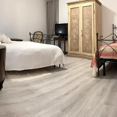 Nel Vicolo Dei Baci