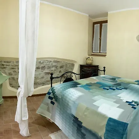 Nel Vicolo Dei Baci * Spello